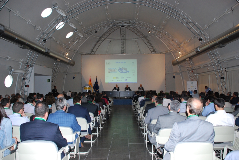 Asistentes a la Jornada de Fiabilidad y Mantenibilidad en Defensa en 2013