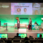 Cierre institucional Beatriz López, Presidenta, AEC Fernando Sierra, Director de Organización y Nuevas Formas de Trabajo, REPSOL